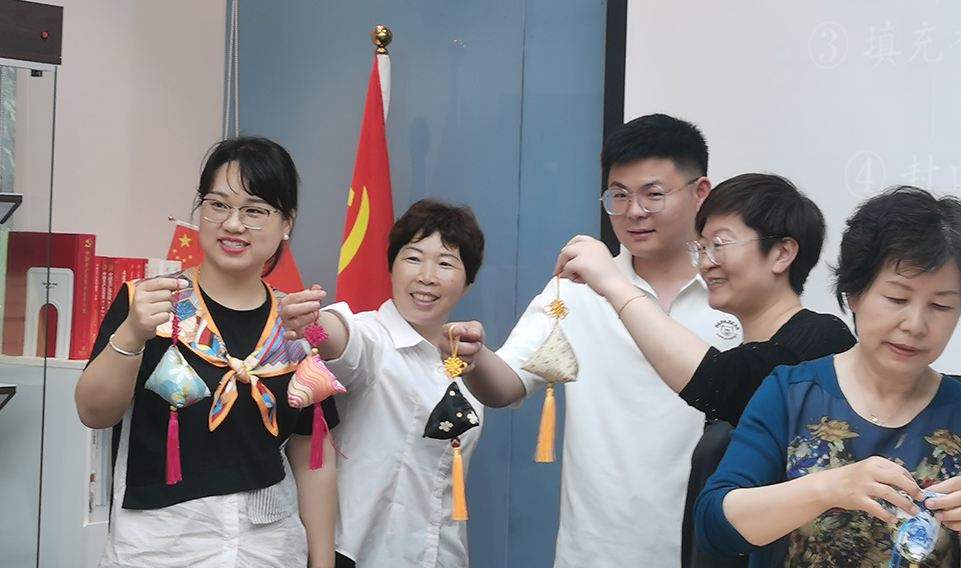 香韻端午，情滿誠格——上海誠格集團工會組織開展端午香囊制作活動